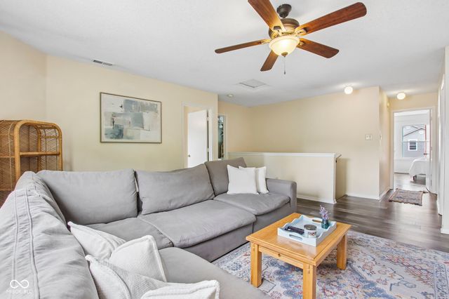 10047 Sapphire Berry Lane, Fishers, IN 46038