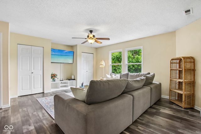 10047 Sapphire Berry Lane, Fishers, IN 46038