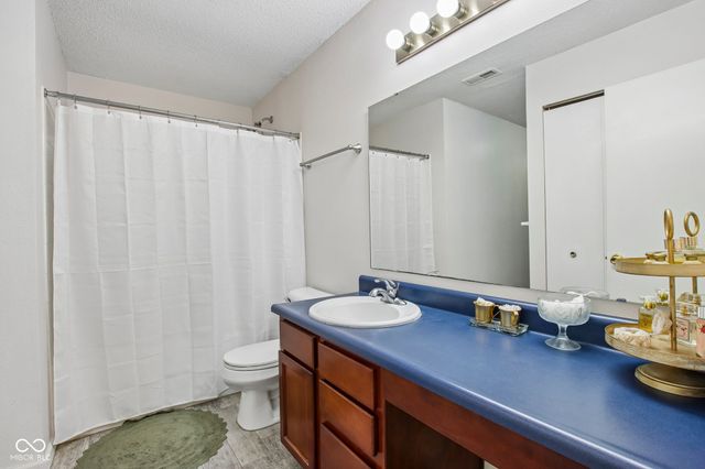 10047 Sapphire Berry Lane, Fishers, IN 46038
