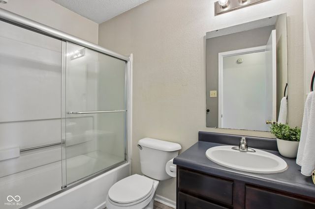 10047 Sapphire Berry Lane, Fishers, IN 46038
