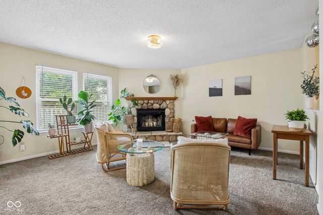 10047 Sapphire Berry Lane, Fishers, IN 46038