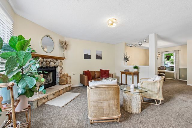 10047 Sapphire Berry Lane, Fishers, IN 46038