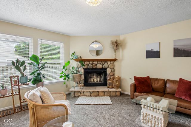10047 Sapphire Berry Lane, Fishers, IN 46038