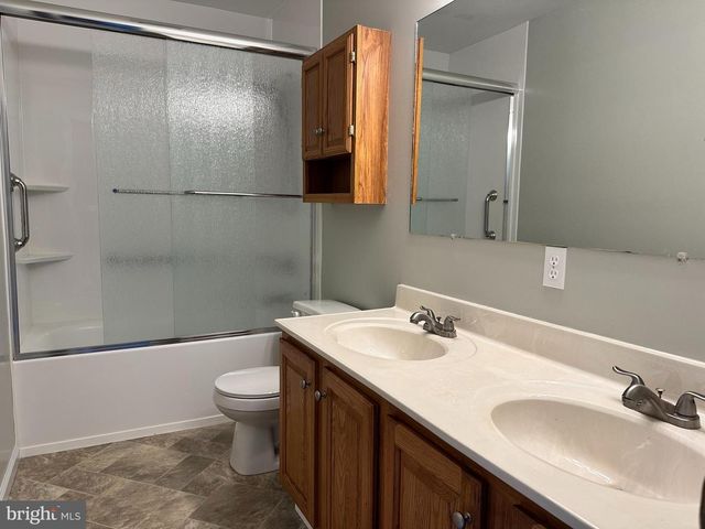 15 WINDEMERE CT, Elizabethtown, PA 17022