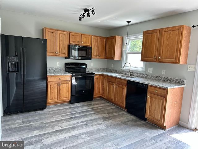 15 WINDEMERE CT, Elizabethtown, PA 17022