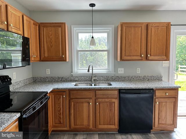 15 WINDEMERE CT, Elizabethtown, PA 17022