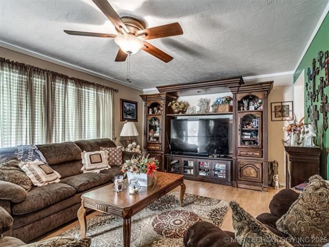 206 Lackey Drive, Eufaula, OK 74432