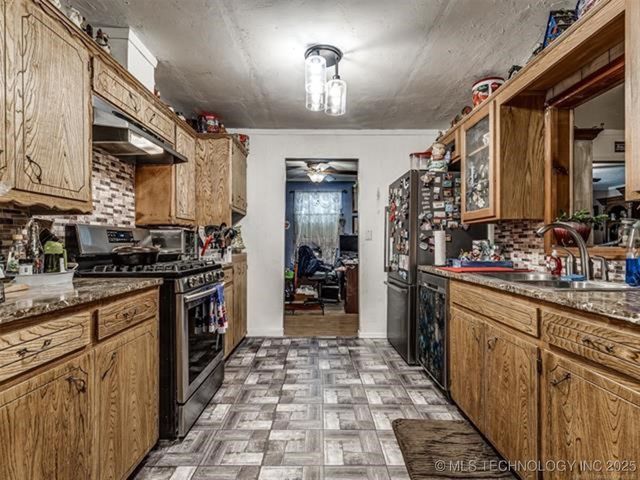 206 Lackey Drive, Eufaula, OK 74432