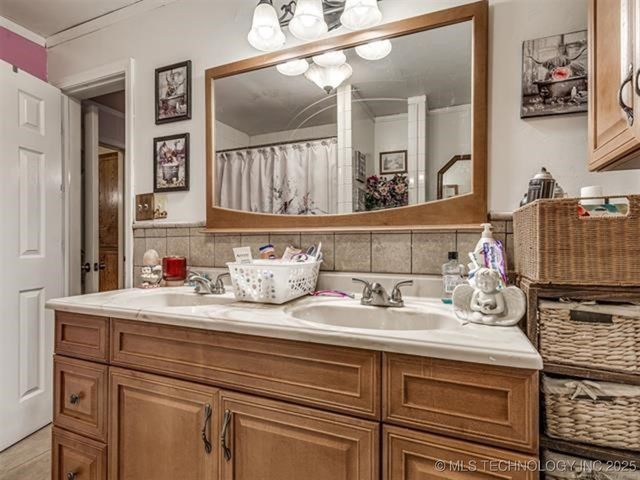 206 Lackey Drive, Eufaula, OK 74432