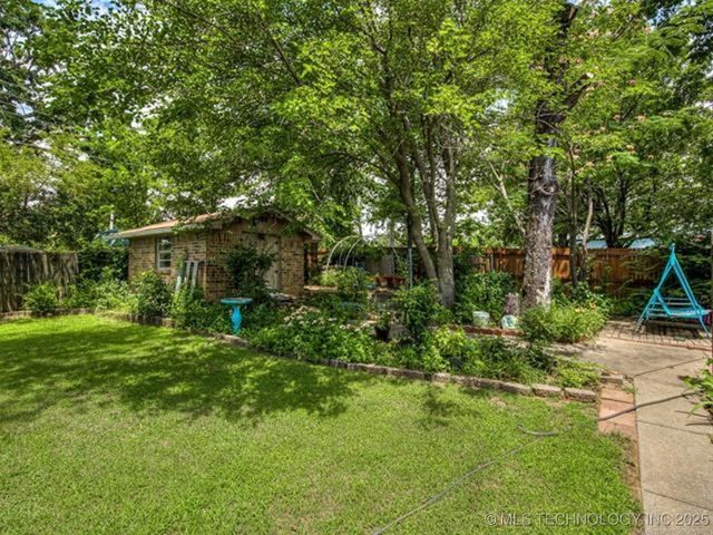 206 Lackey Drive, Eufaula, OK 74432