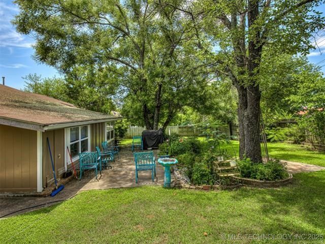 206 Lackey Drive, Eufaula, OK 74432
