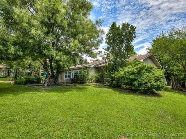 206 Lackey Drive, Eufaula, OK 74432