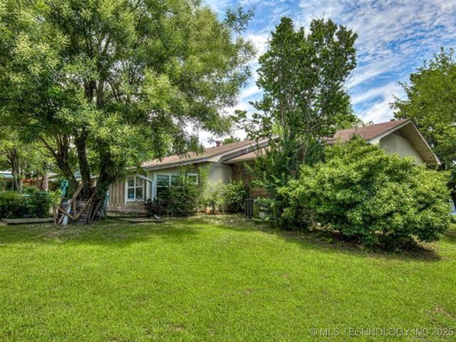 206 Lackey Drive, Eufaula, OK 74432