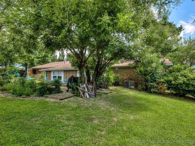 206 Lackey Drive, Eufaula, OK 74432