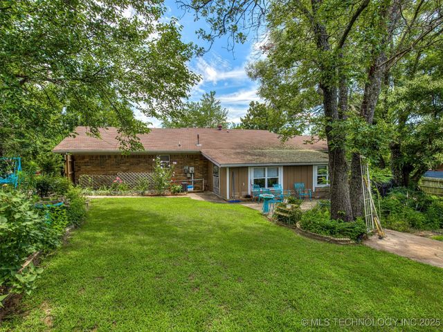 206 Lackey Drive, Eufaula, OK 74432