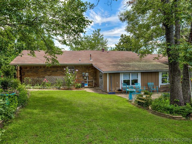 206 Lackey Drive, Eufaula, OK 74432