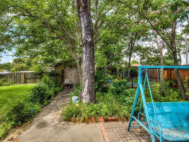 206 Lackey Drive, Eufaula, OK 74432