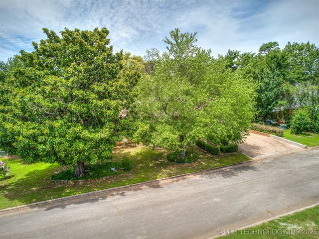 206 Lackey Drive, Eufaula, OK 74432