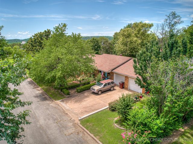 206 Lackey Drive, Eufaula, OK 74432