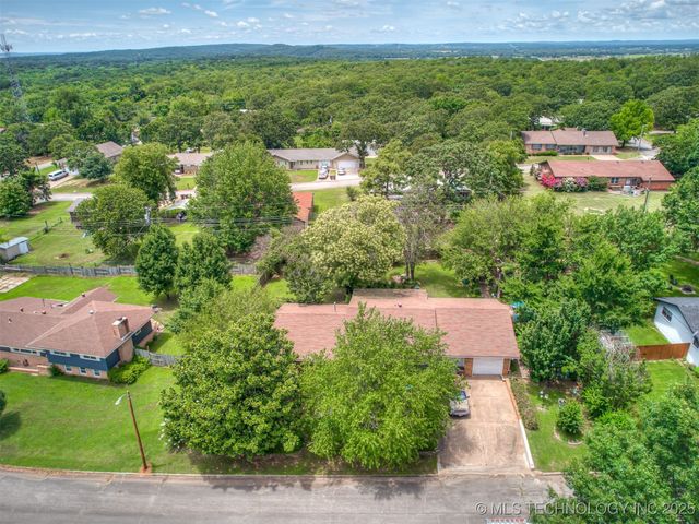 206 Lackey Drive, Eufaula, OK 74432