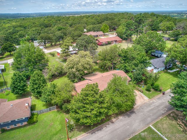 206 Lackey Drive, Eufaula, OK 74432