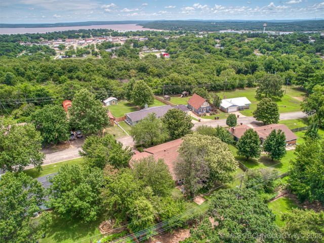 206 Lackey Drive, Eufaula, OK 74432