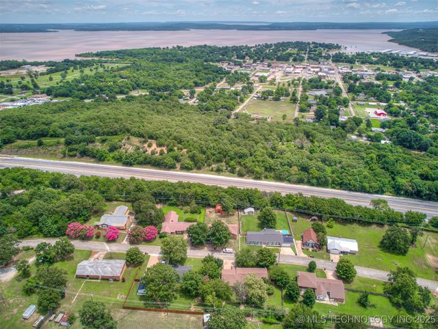 206 Lackey Drive, Eufaula, OK 74432