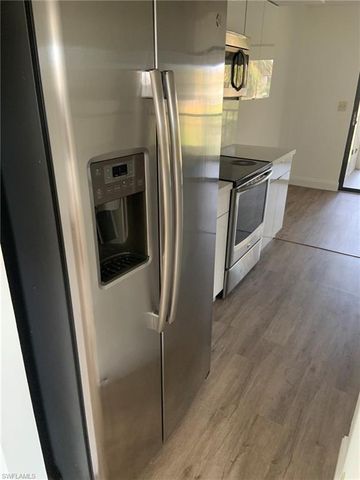 17160 Hawks Nest # 9, Fort Myers, FL 33908