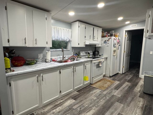 1194 Rainbow Dr., Loris, SC 29569