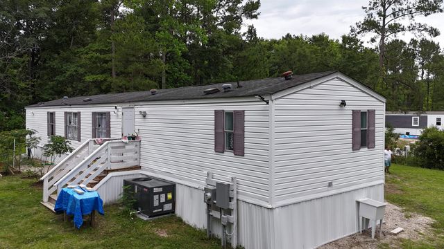 1194 Rainbow Dr., Loris, SC 29569