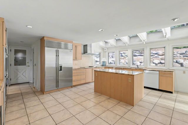 19 Highland Drive, Amherst, NH 03031