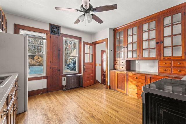 861 Grattan St, Chicopee, MA 01020