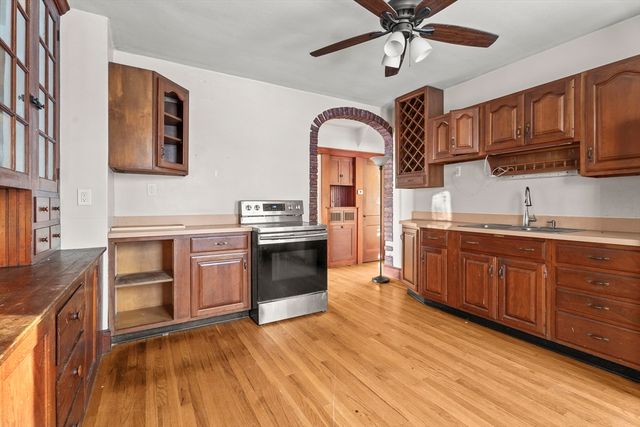 861 Grattan St, Chicopee, MA 01020