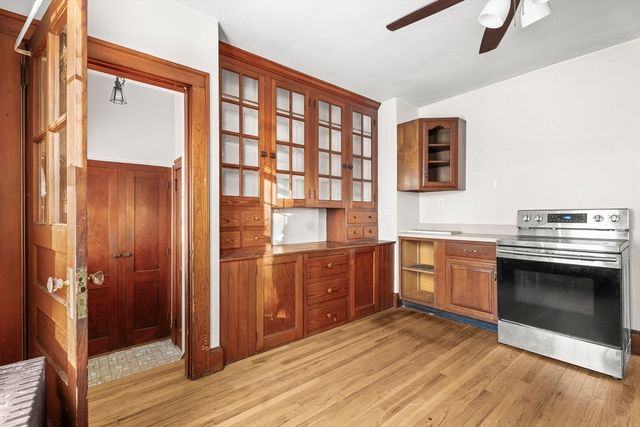 861 Grattan St, Chicopee, MA 01020