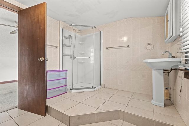 861 Grattan St, Chicopee, MA 01020