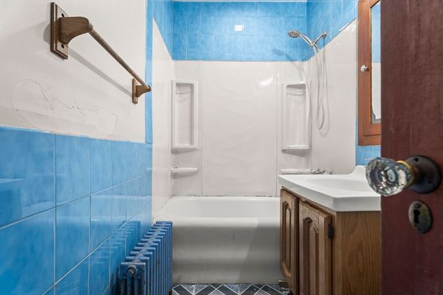 861 Grattan St, Chicopee, MA 01020