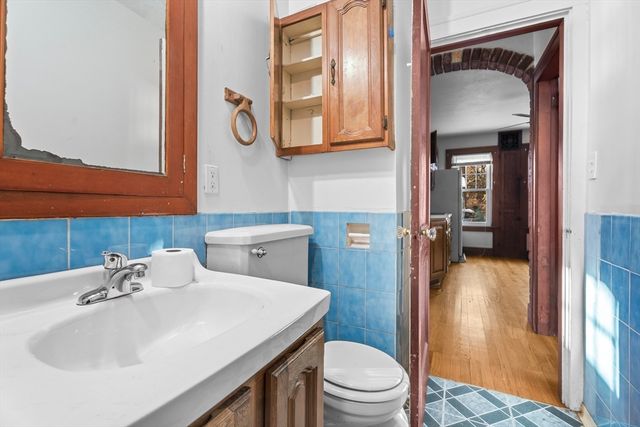 861 Grattan St, Chicopee, MA 01020