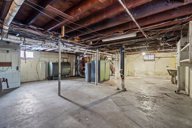 861 Grattan St, Chicopee, MA 01020