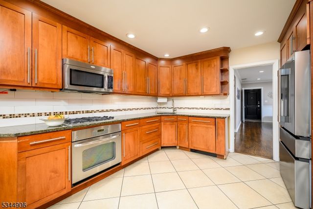 487 Brook Ave, Passaic City, NJ 07055