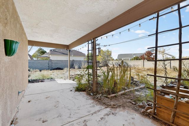 7373 Loire Drive NE, Rio Rancho, NM 87144