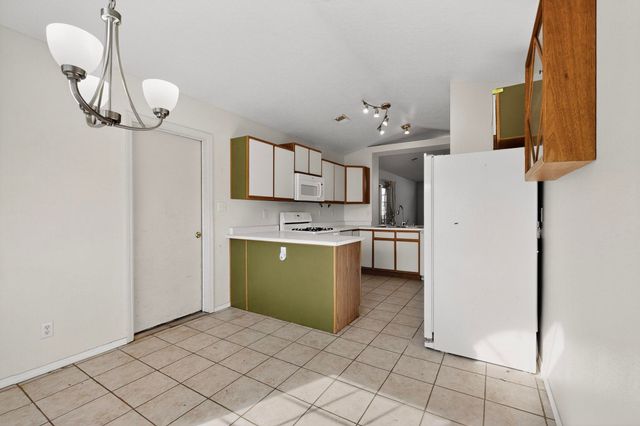 7373 Loire Drive NE, Rio Rancho, NM 87144