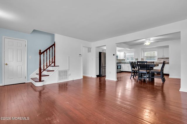 813 Raleigh Drive, Toms River, NJ 08753