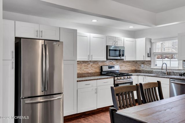 813 Raleigh Drive, Toms River, NJ 08753