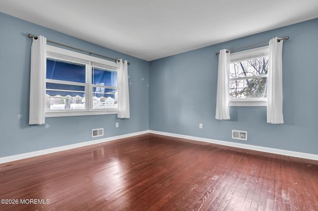 813 Raleigh Drive, Toms River, NJ 08753