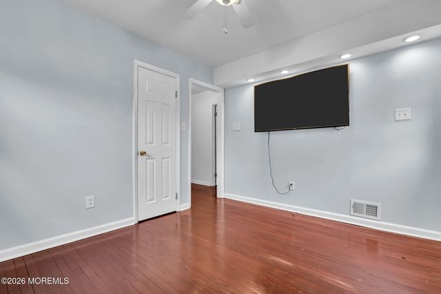 813 Raleigh Drive, Toms River, NJ 08753