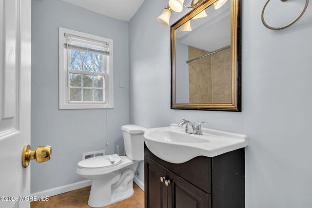 813 Raleigh Drive, Toms River, NJ 08753