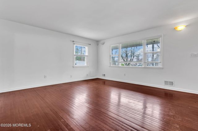 813 Raleigh Drive, Toms River, NJ 08753