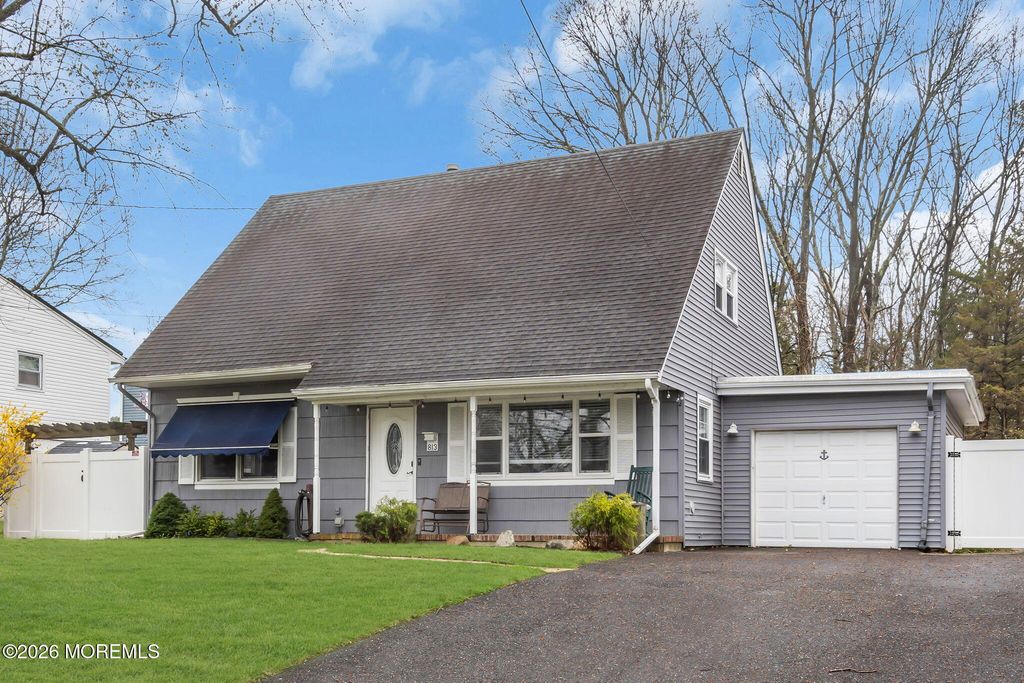 813 Raleigh Drive, Toms River, NJ 08753
