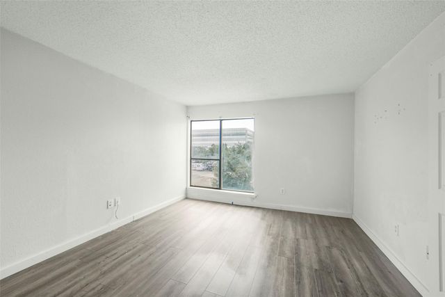 2818 S Bartell Drive 33, Houston, TX 77054