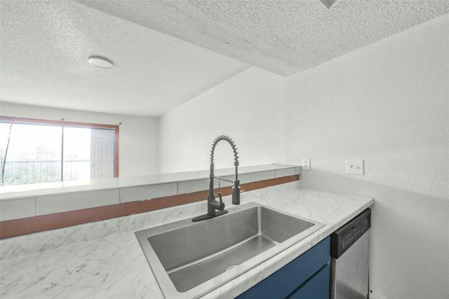2818 S Bartell Drive 33, Houston, TX 77054